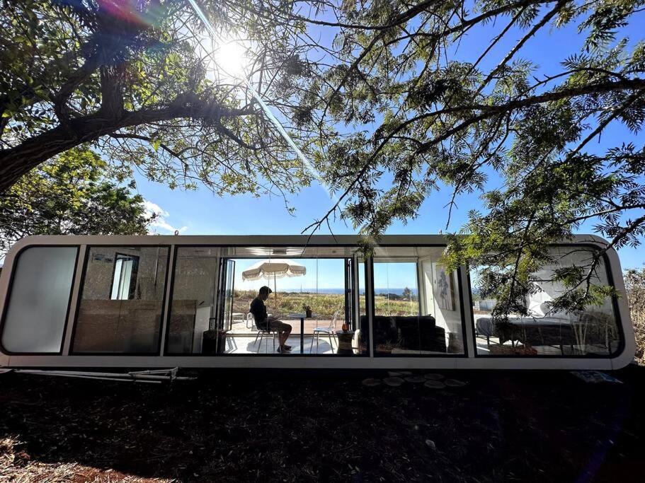 Modern Off Grid Tiny Home! ハレイワ エクステリア 写真