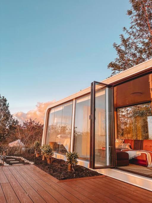 Modern Off Grid Tiny Home! ハレイワ エクステリア 写真